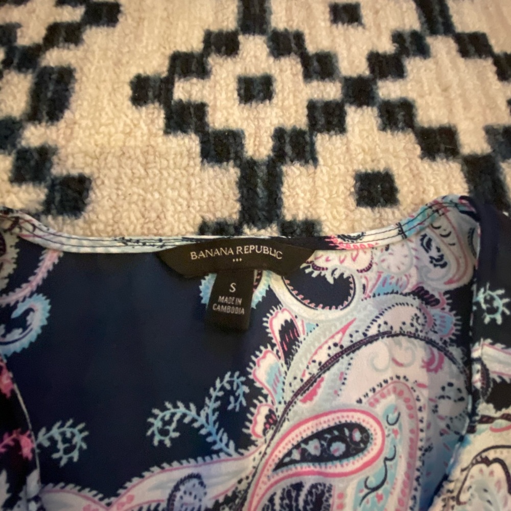 Banana Republic Flowy Ruffle Tank - Picture 3 of 3